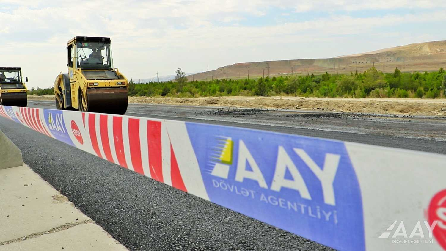 11 На дороге Баку - Губа начата укладка нового асфальта
