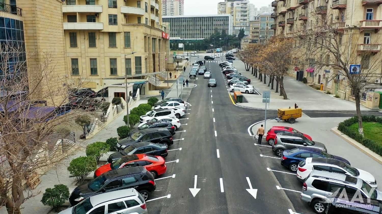 11 После ремонта открыта бакинская улица с идеальной парковкой