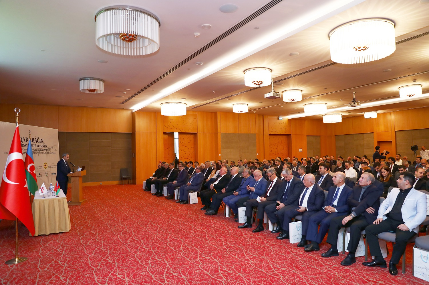 11 Qarabağda yol, körpü və tunel tikintilərindən bəhs edən konfrans keçirilib