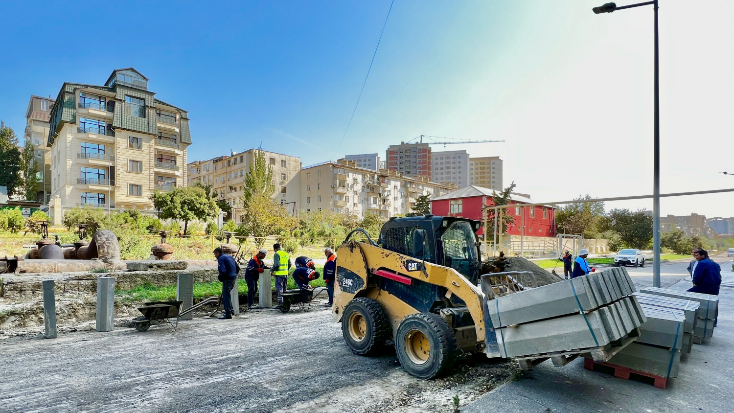 11 Xətai rayonunda Cavanşir küçəsinin əsaslı təmiri davam edir