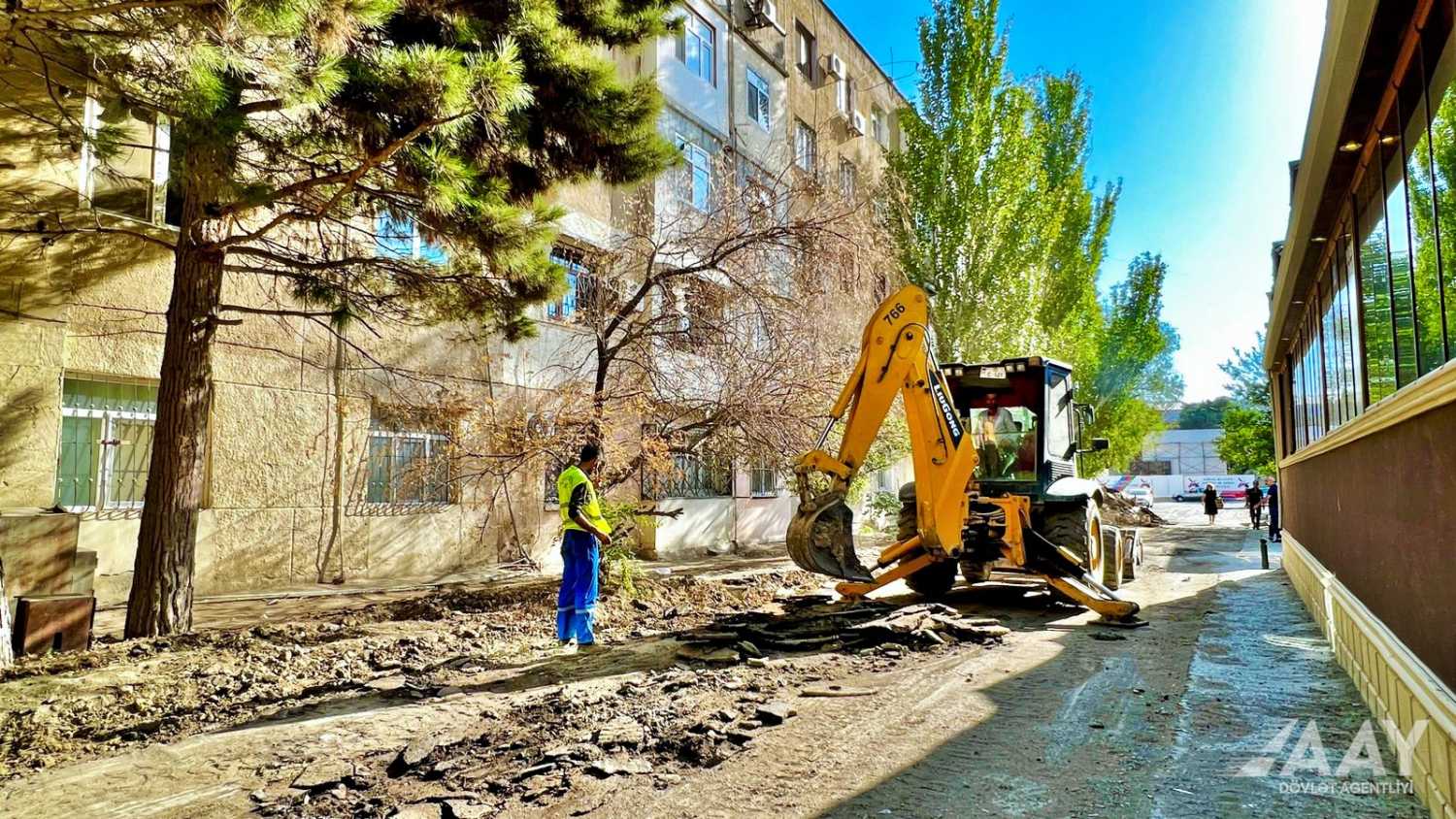 11 Badamdar qəsəbəsində Göyüş Qarayev küçəsinin təmirinə başlanılıb