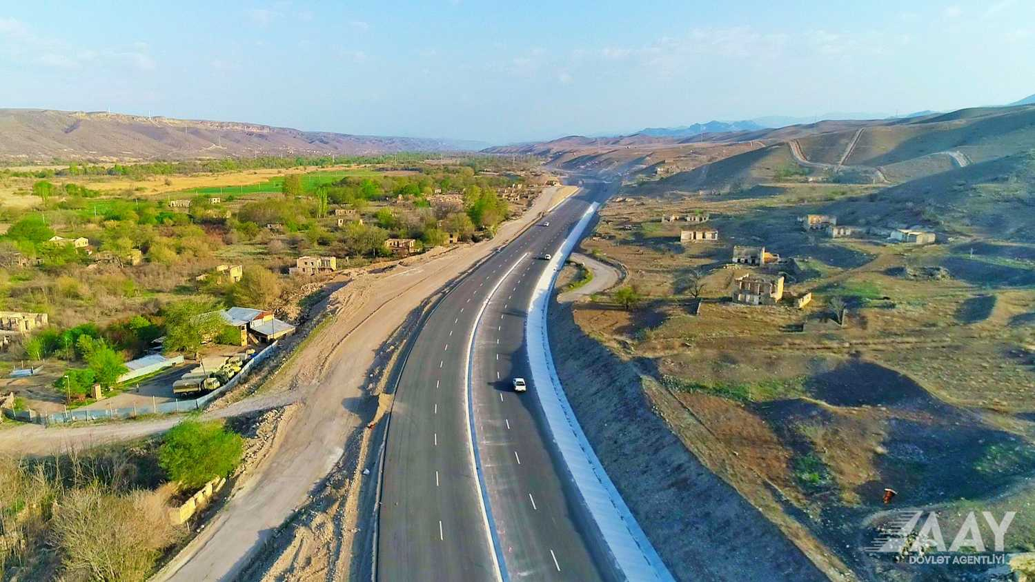11 Cтроительство автодороги Худаферин-Губадлы-Лачин продолжается стремительными темпами