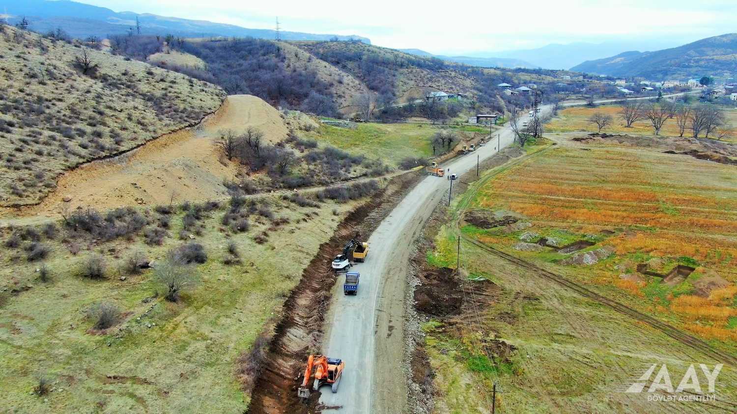 11 Suqovuşan-Sərsəng su anbarı-Qozlukörpü-Kəlbəcər avtomobil yolunun inşasına başlanılıb