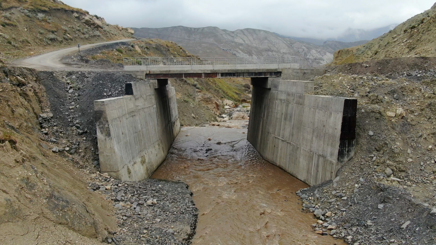 11 Quba-Xınalıq yolunda yeni körpünün inşası yekunlaşmaq üzrədir
