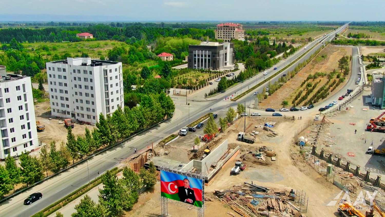 11 Yevlax şəhərində yeraltı piyada keçidinin inşası davam edir