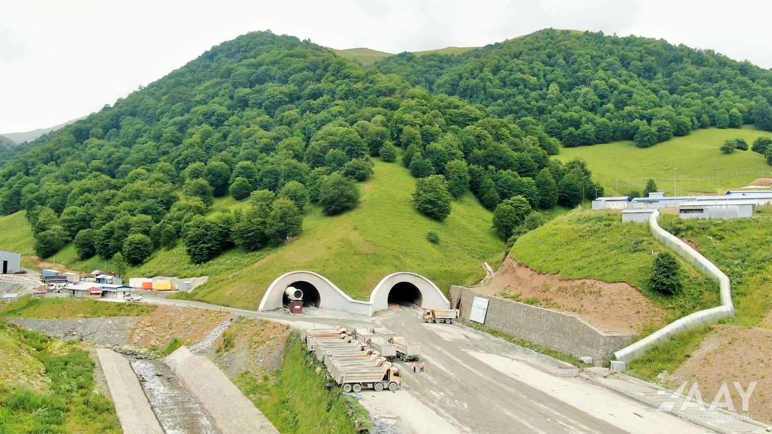 11 Строительство автомобильной дороги Тоганалы-Кяльбаджар-Истису выполнено на 85%