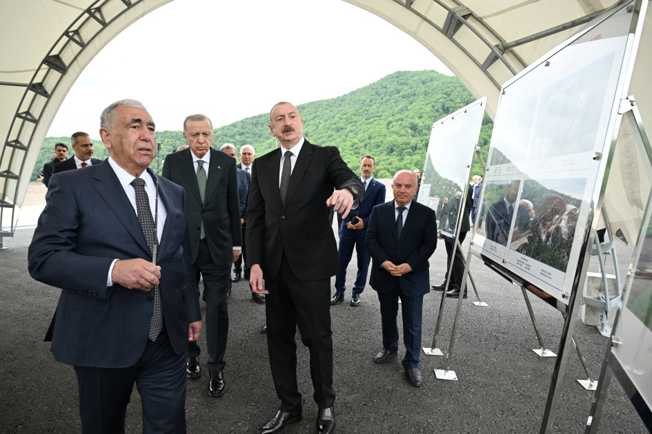 11 Kəlbəcər-Laçın avtomobil yolunda görülən tikinti işləri ilə tanışlıq