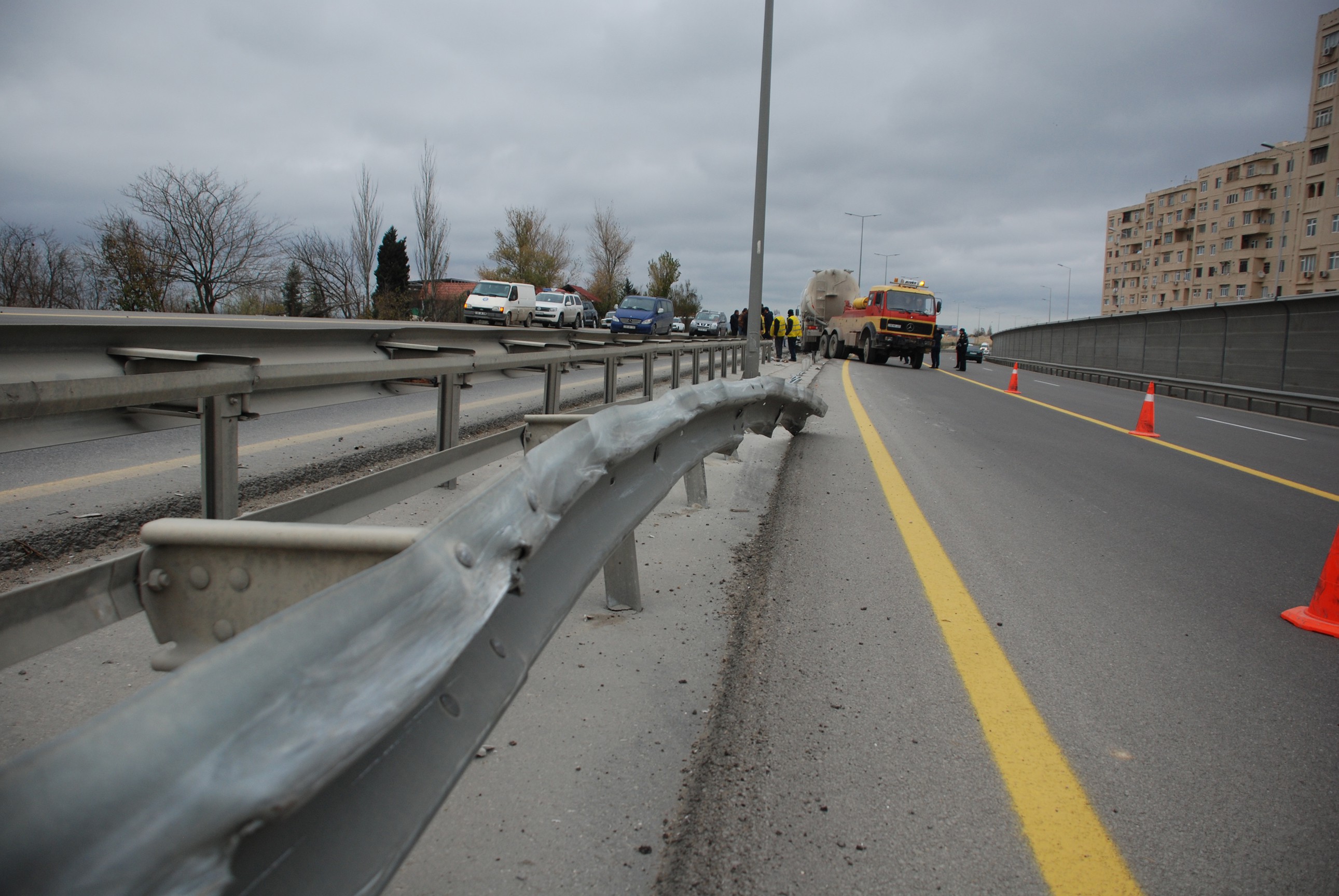 11 Daha bir qəza yol təsərrüfatına ciddi ziyanla nəticələndi