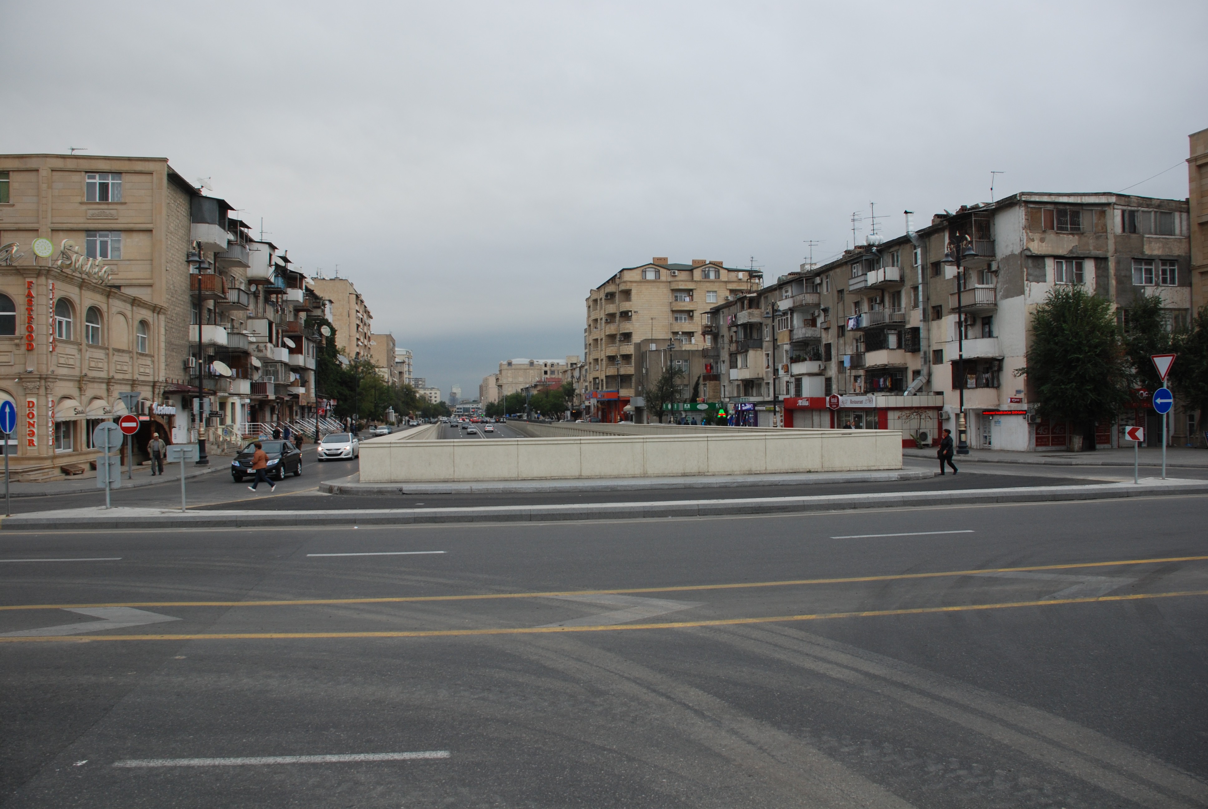 11 Həsən Əliyev küçəsində yeni yol hissəsi salınıb