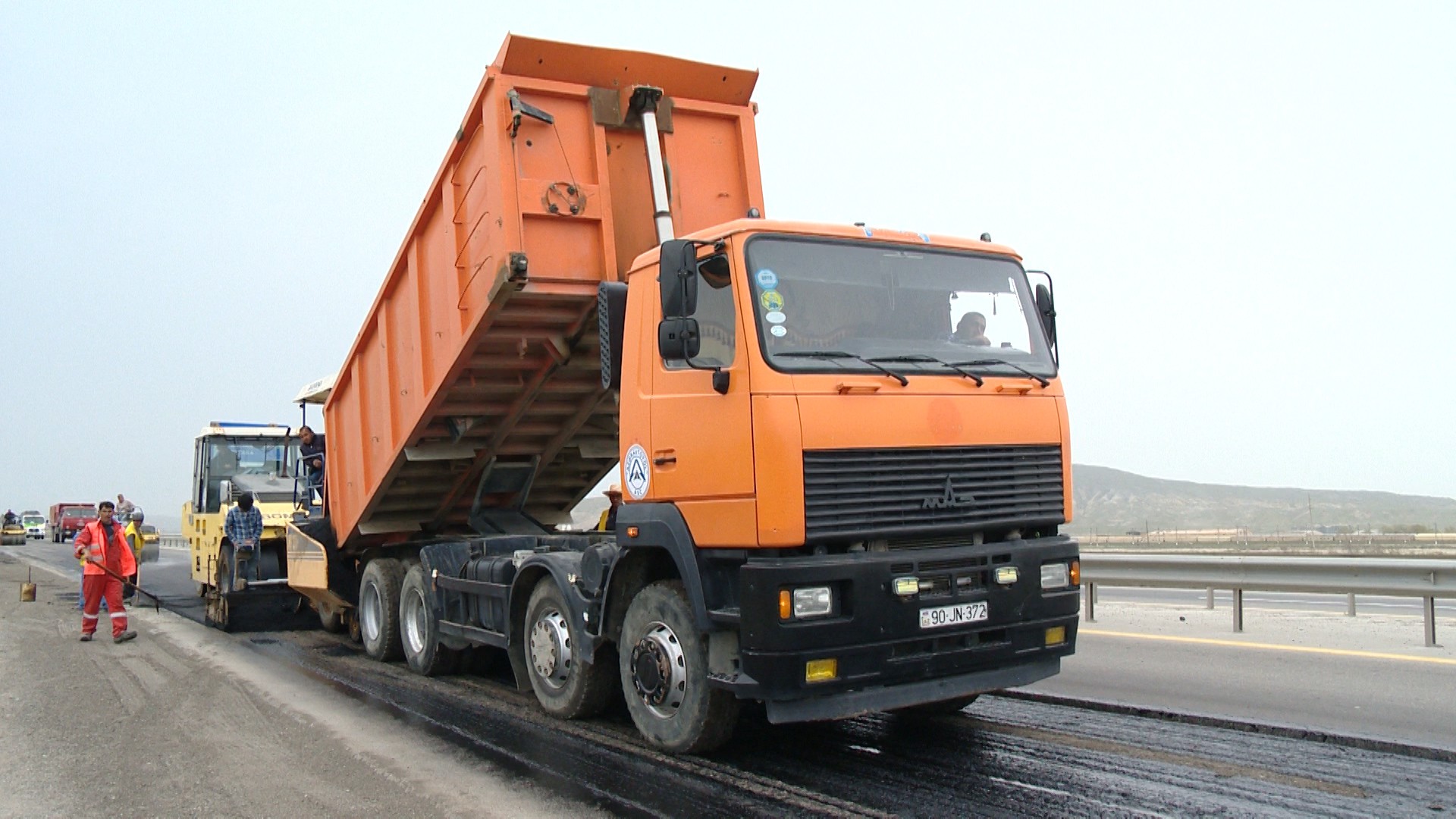 11 Bakı-Qazax avtomobil yolunun 68-80-ci km-lik hissəsi təmir olunur - VİDEO / FOTO