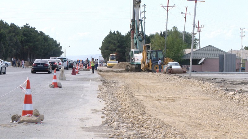 11 Bakı-Şamaxı avtomobil yolunun 13.3 - 15.1 km-lik hissəsi genişləndirilir - VİDEOREPORTAJ / FOTO