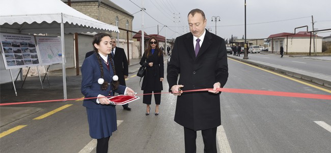 11 Prezident İlham Əliyev Binə qəsəbəsinin Əli İsazadə küçəsində yenidənqurmadan sonra görülən işlərlə tanış olub - VİDEO