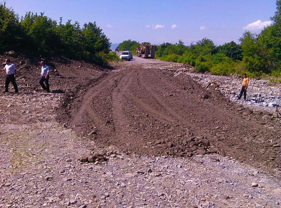 11 Sel suları nəticəsində sıradan çıxmış yol bərpa olunub - FOTO