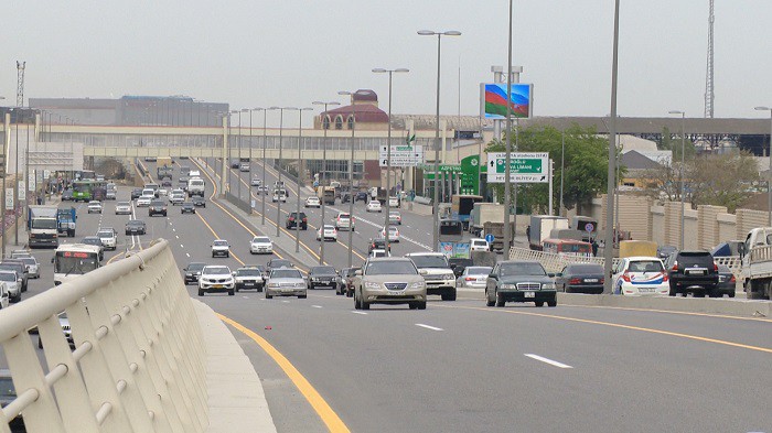 11 “Böyük Şor” yol qovşağından - “20 Yanvar” dairəsinədək olan istiqamət də rənglənəcək