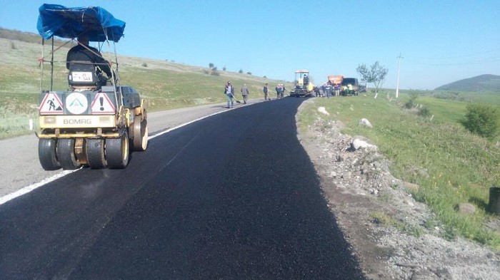 11 Muğanlı-İsmayıllı, İsmayıllı-Şəki avtomobil yolu təmir olunur - FOTO