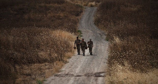 11 Kəndimizə, Cocuq Mərcanlıya aparan yol...