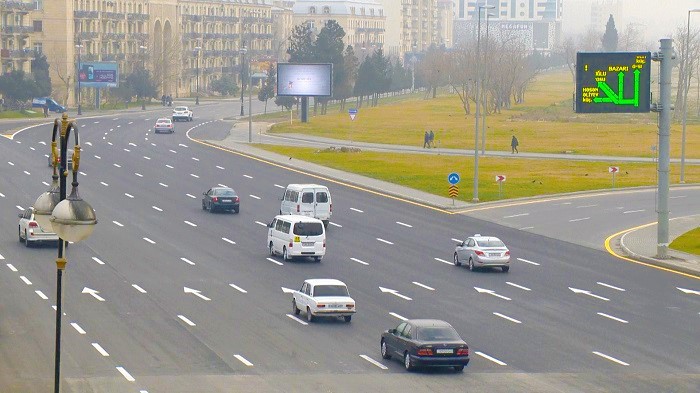 11 Neftçilər prospektində iki qatar relsi sökülüb - FOTO