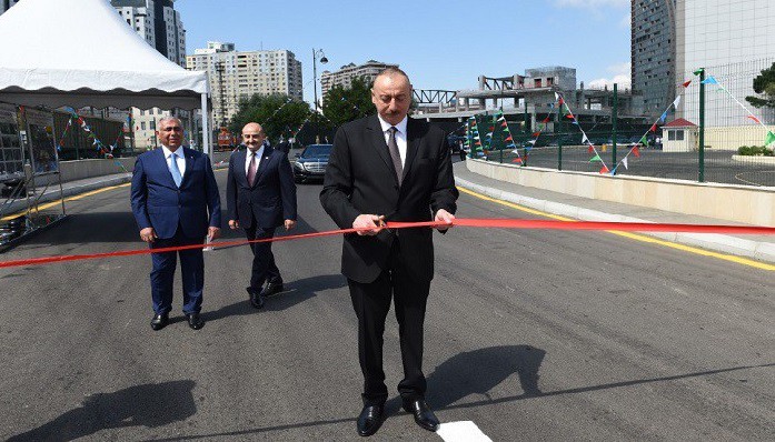 11 Prezident İlham Əliyev Bakıda yeni salınan yolun açılışında iştirak edib 