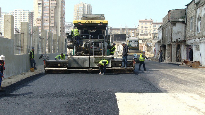 11 Balababa Məcidov və Abdulla Şaiq küçələrinə asfalt-beton örtük döşənir – VİDEO / FOTO