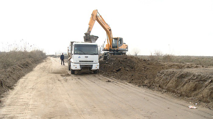 11 Salyan-Şirvan avtomobil yolunun 6 km-lik hissəsi hazırdır - VİDEOREPORTAJ / FOTO