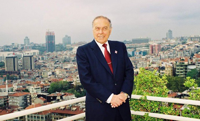 11 Heydər Əliyev iqtisadiyyatın inkişafında yol infrastrukturunun roluna yüksək qiymət verirdi