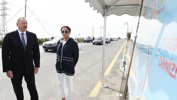 11 Pirallahı qəsəbəsindəki Səməd Vurğun küçəsinin yenidənqurmadan sonra açılışı olub