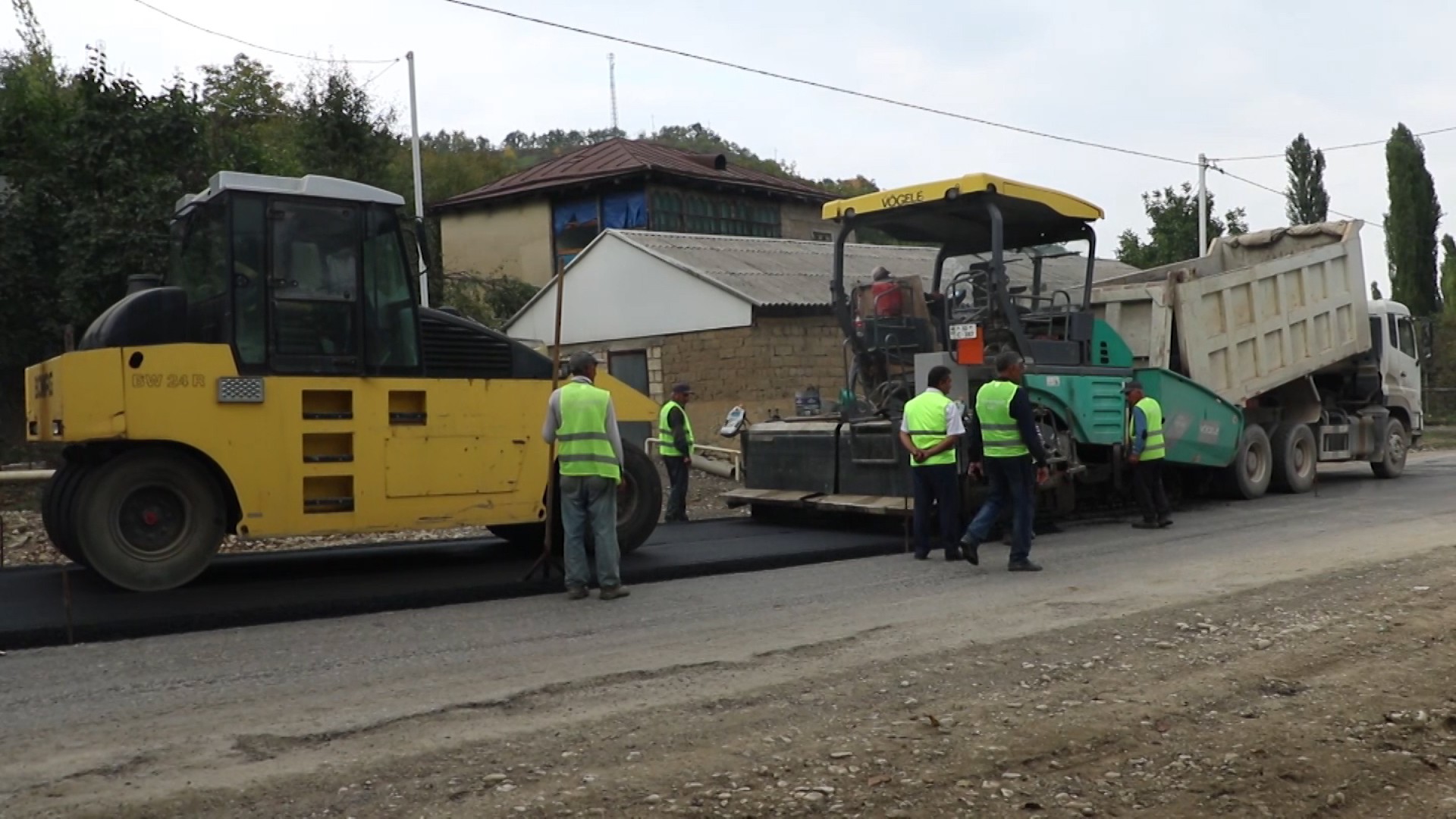 11 II Nügədi-Rustov avtomobil yolu əsaslı şəkildə təmir olunur - FOTO