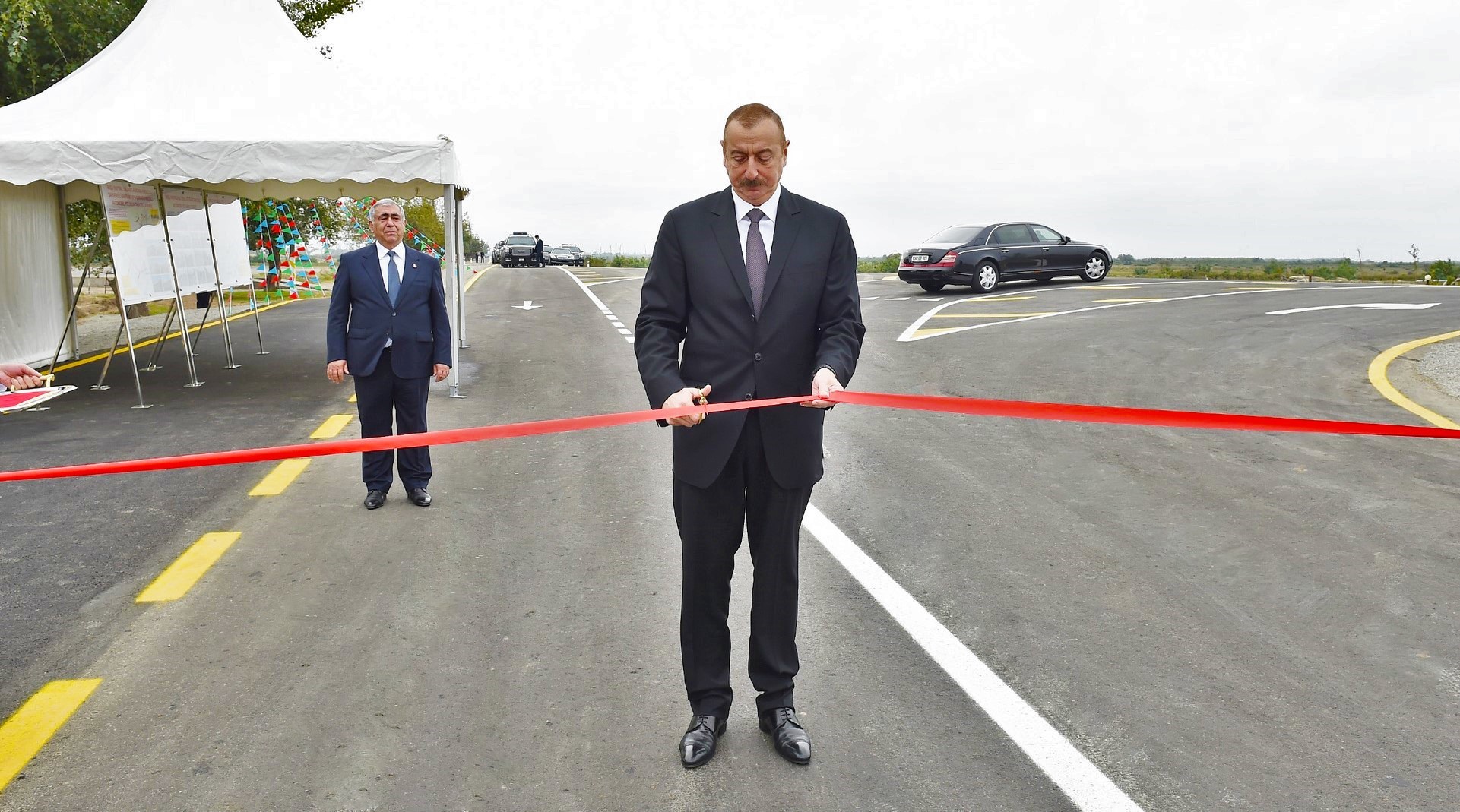 11 İlham ƏLİYEV: Yol infrastrukturuna görə Azərbaycan indi dünya miqyasında qabaqcıl yerdədir