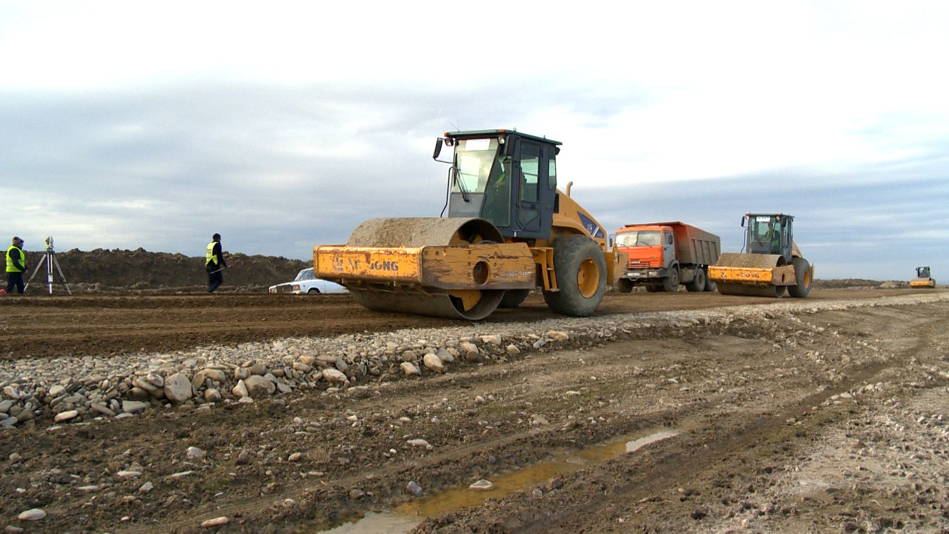 11 Şabranda 39 km-lik kəndlərarası yolda müasir yol infrastrukturu yaradılır - VİDEO / FOTO