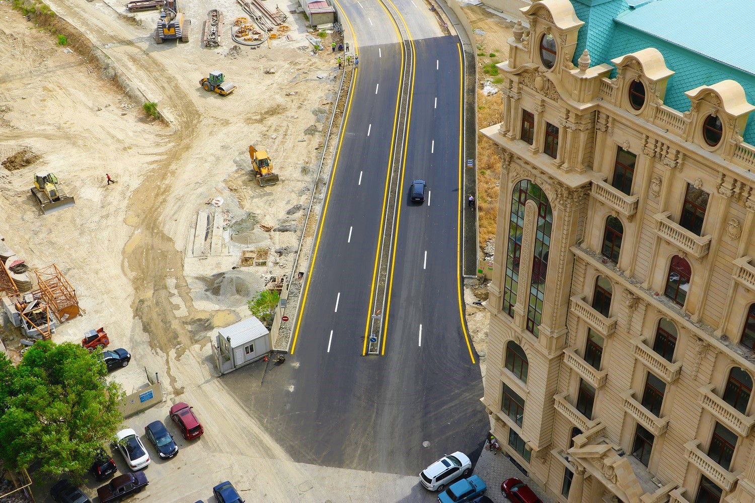 11 C.Məmmədquluzadə küçəsinin çökmüş ərazisi bərpa edilərək hərəkətə açılıb - FOTO