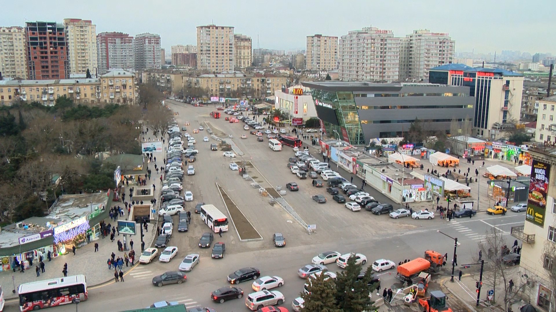 11 Təbriz küçəsində asfalt-beton örtüyünün döşənməsi işlərinə başlanılıb - VİDEO / FOTO