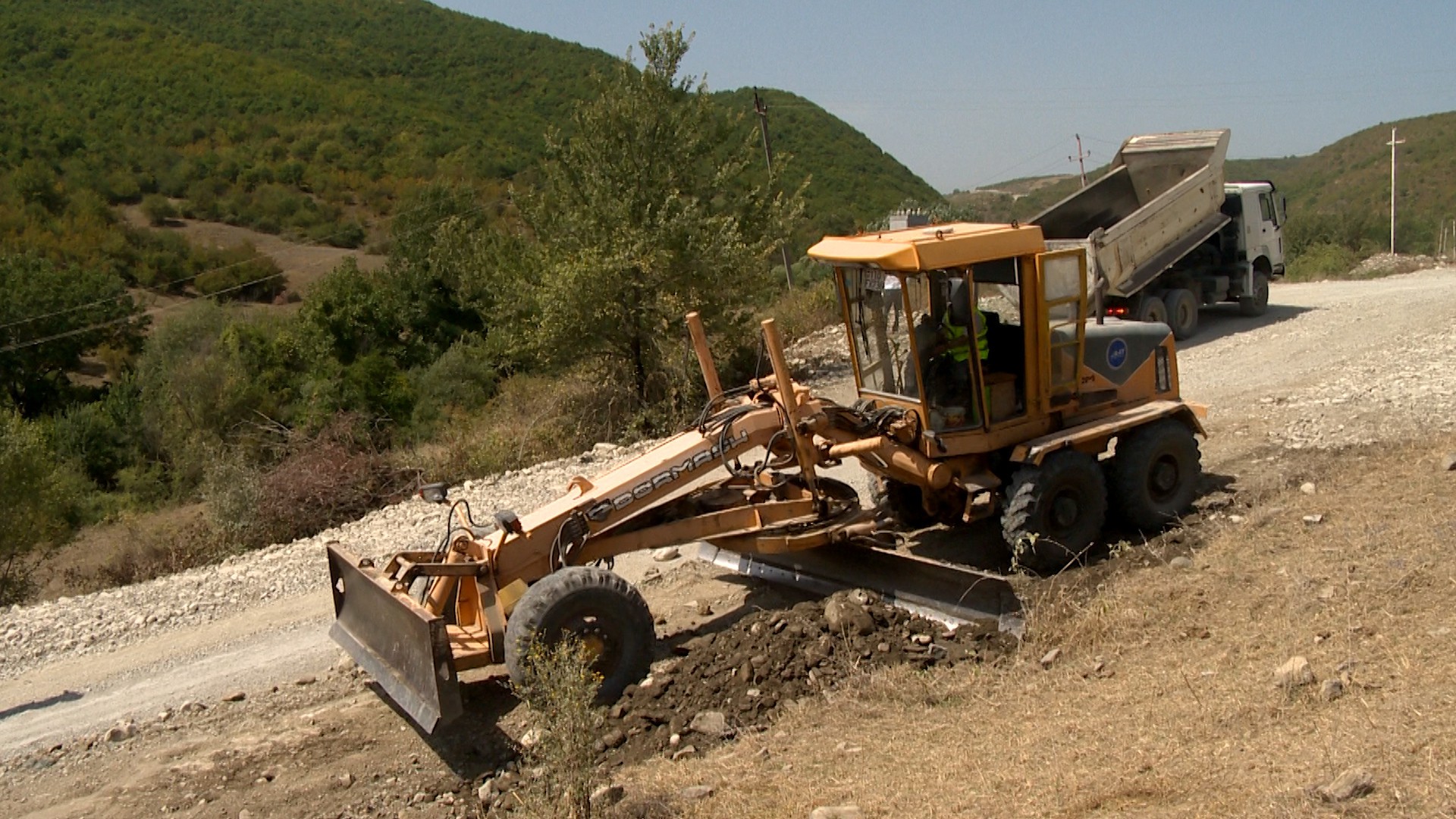 11 Ağsu rayonunda 15 km-lik avtomobil yolu yenidən qurulur - VİDEO / FOTO