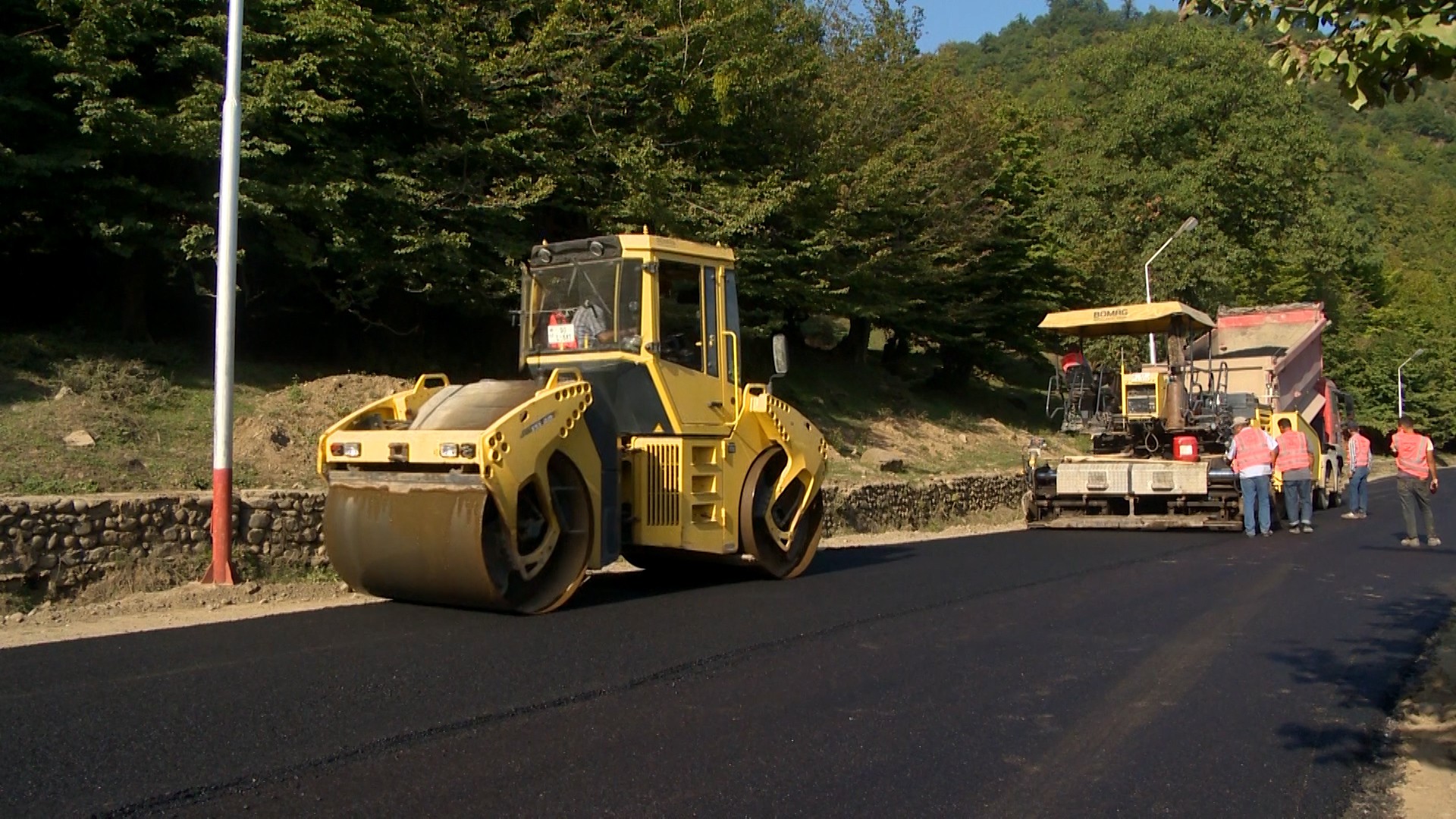 11 Respublika əhəmiyyətli Lənkəran-Lerik avtomobil yolu yenidən qurulur - VİDEO / FOTO