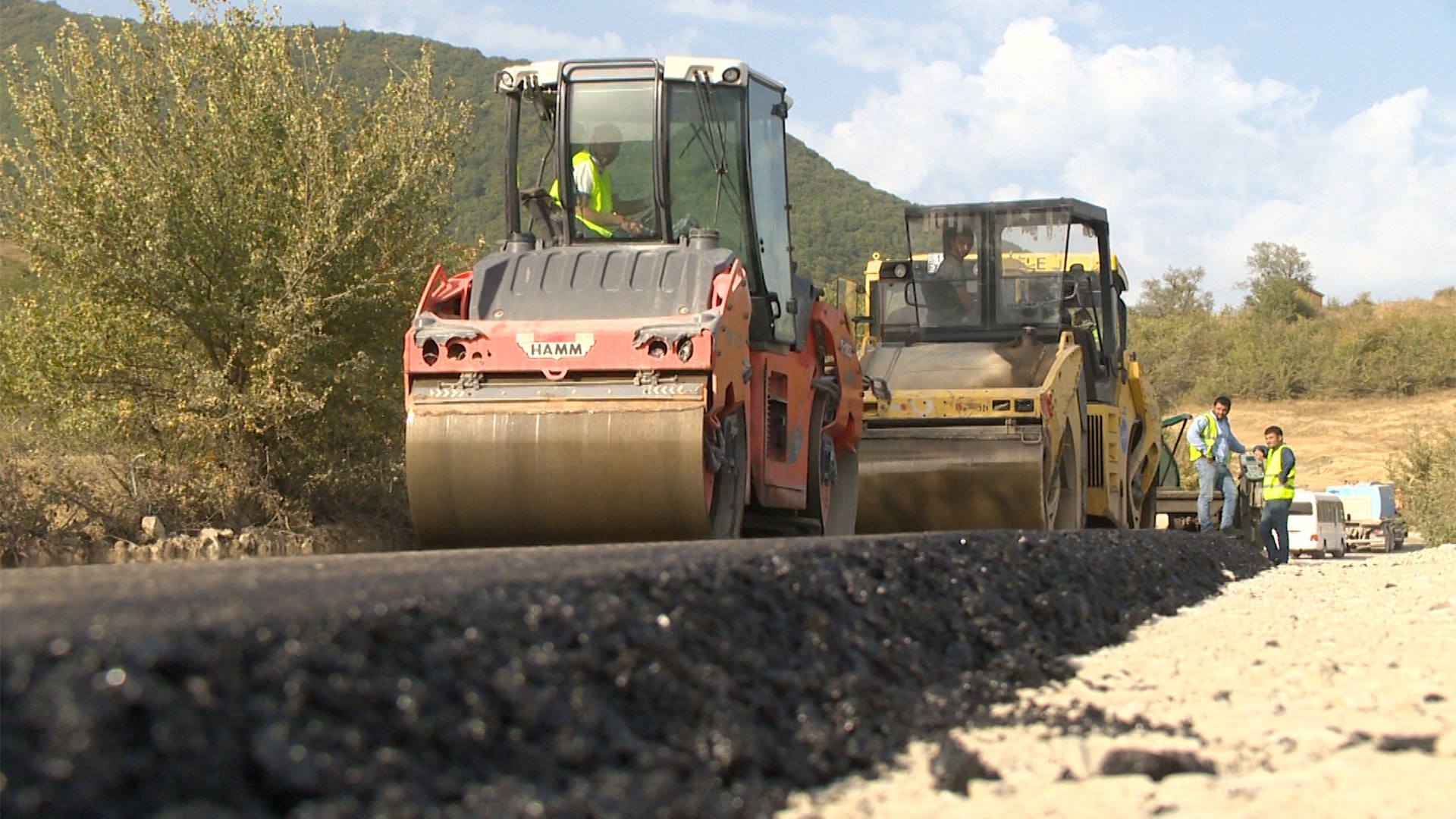 11 Şamaxıda 4 yaşayış məntəqəsini əhatə edən yolun yenidən qurulması yekunlaşır -VİDEO / FOTO