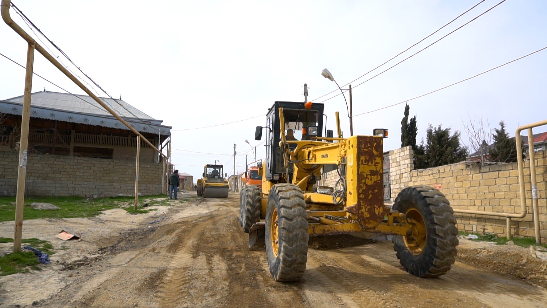 11 Qaradağ rayonunda 2.2 km uzunluğa malik 4 küçənin təmiri yekunlaşıb