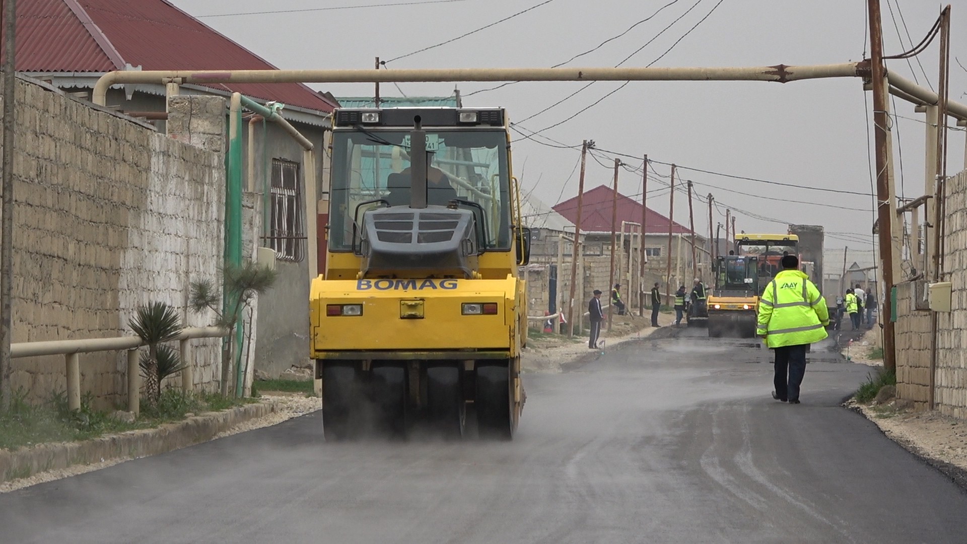 11 Suraxanı rayonunun 5 qəsəbəsini əhatə edən yol infrastrukturu layihələri icra edilir