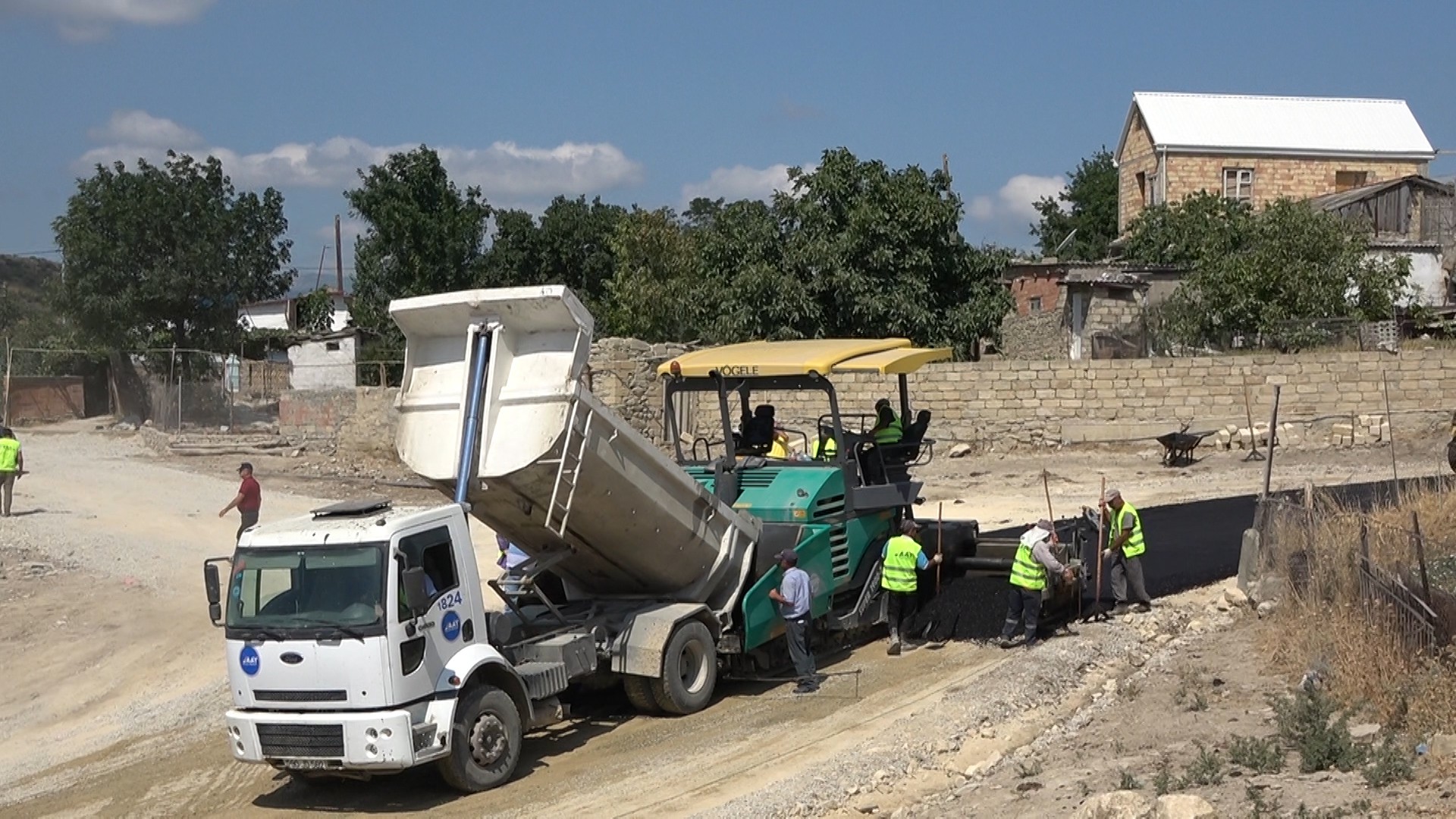 11 Xızı rayonunun Giləzi–Xızı (28 km)–Tıxlı avtomobil yolu yenidən qurulur