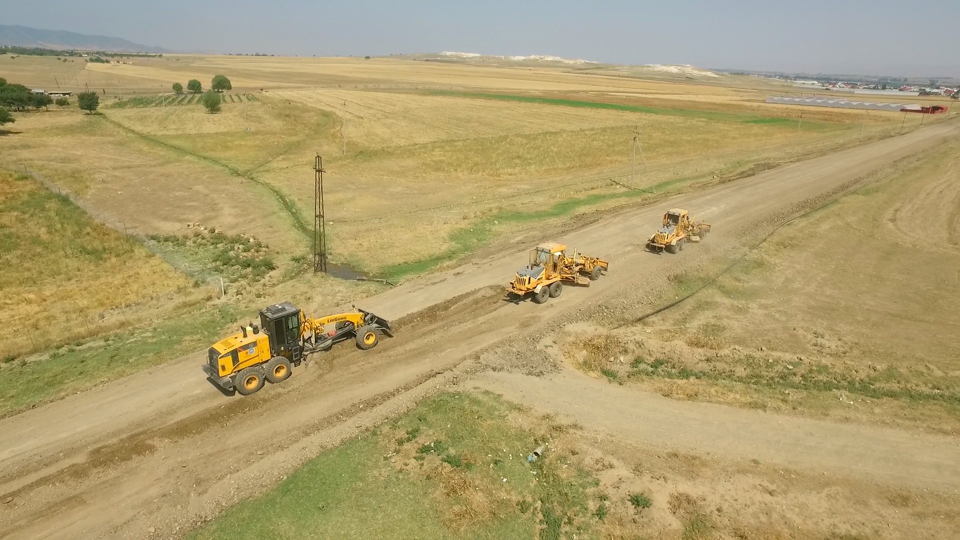 11 Şəmkirdə 3 istiqamət üzrə 32.9 km uzunluğunda yol yenidən qurulur