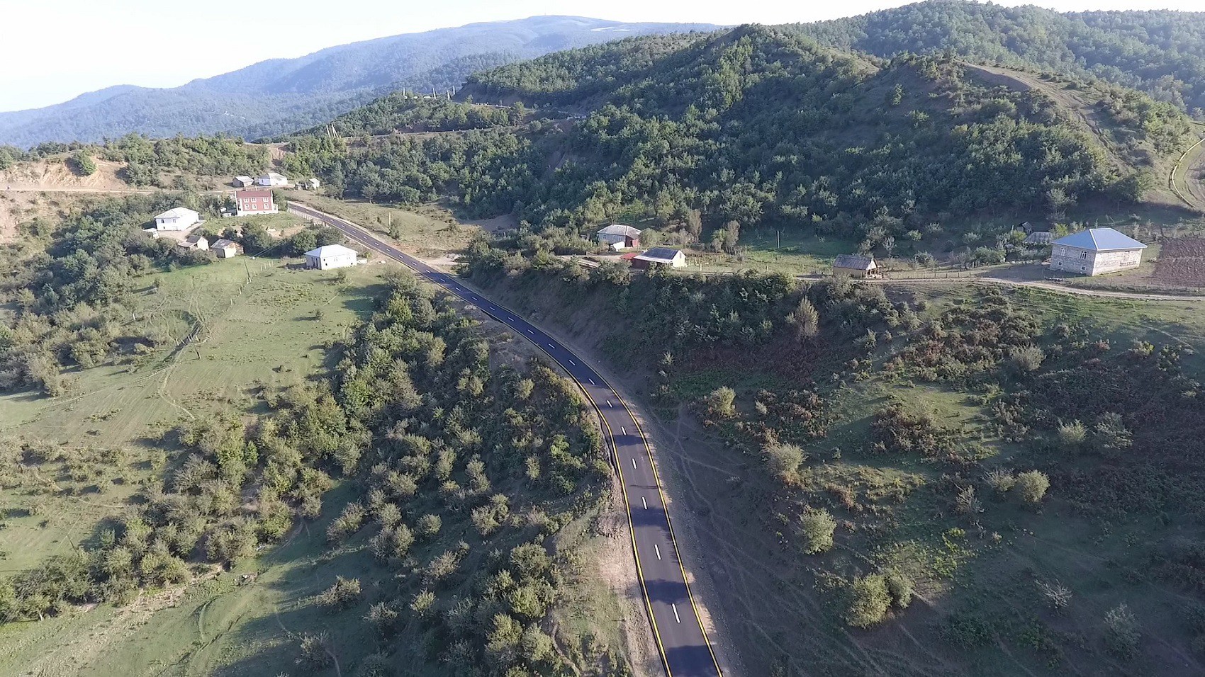 11 Lerik  rayonunun Piran-Hamarat-Vıjaker avtomobil yolunun   tikintisi layihəsi