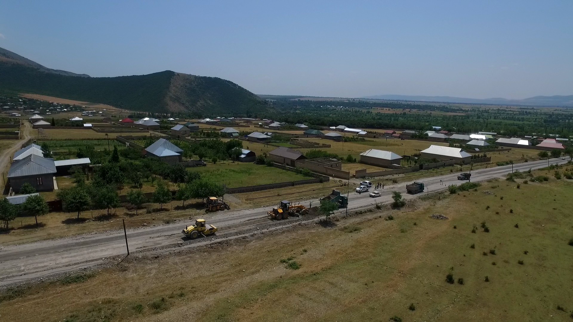 11 Şəkidə 20 min əhalinin istifadə etdiyi 40 km-dən çox avtomobil yolu yenidən qurulur