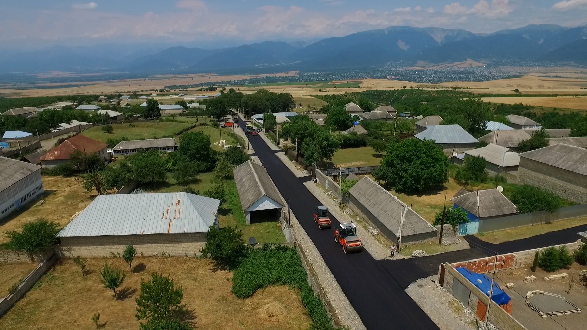 11 İsmayıllı rayonunda uzunluğu 15 km olan 2 yol layihəsinin icrası yekunlaşır