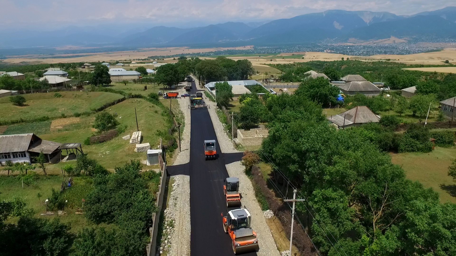11 İsmayıllı rayonunda uzunluğu 15 km olan 2 yol layihəsinin icrası yekunlaşır