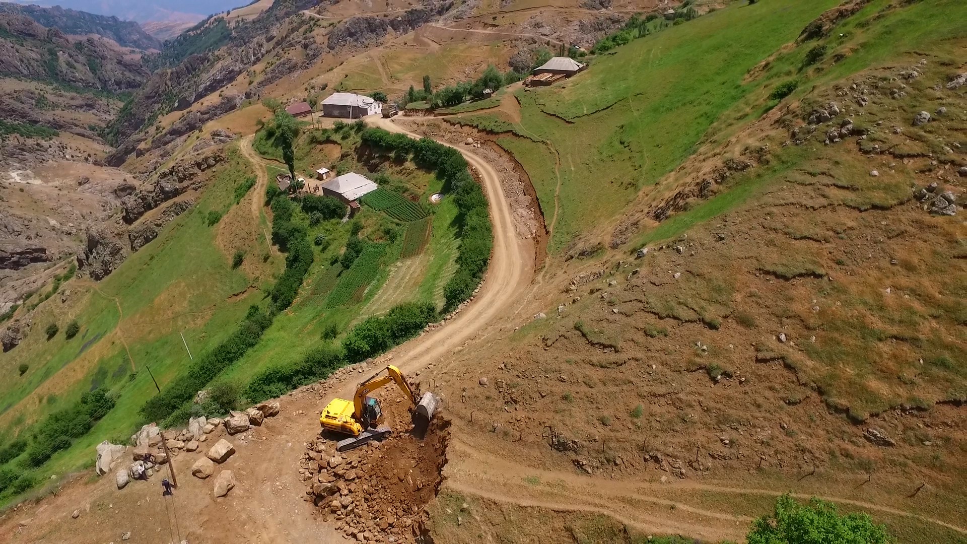 11 Lerik-Şinəband-Orand-Nuravud-Zərdəbərə avtomobil yolu yenidən qurulur