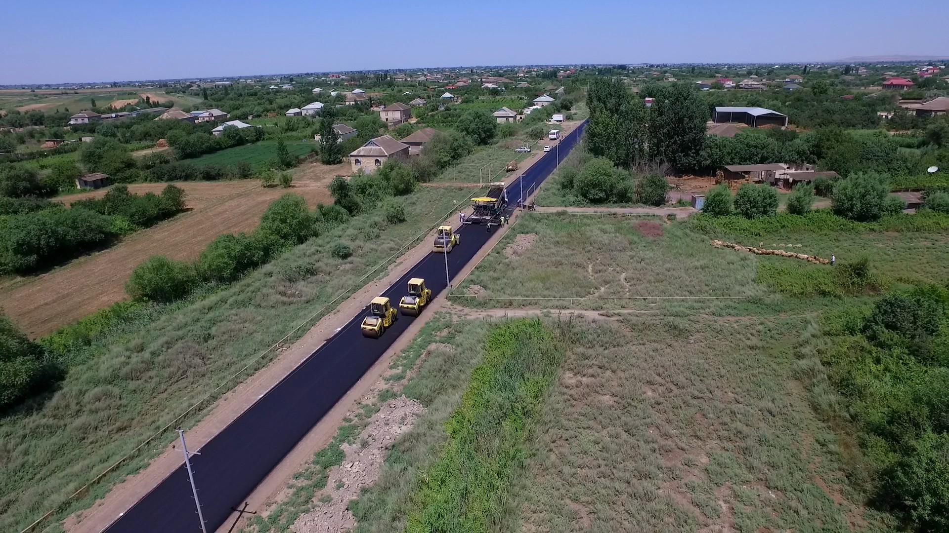 11 Salyanda uzunluğu 17.2 km olan yerli əhəmiyyətli avtomobil yolu yenidən qurulur