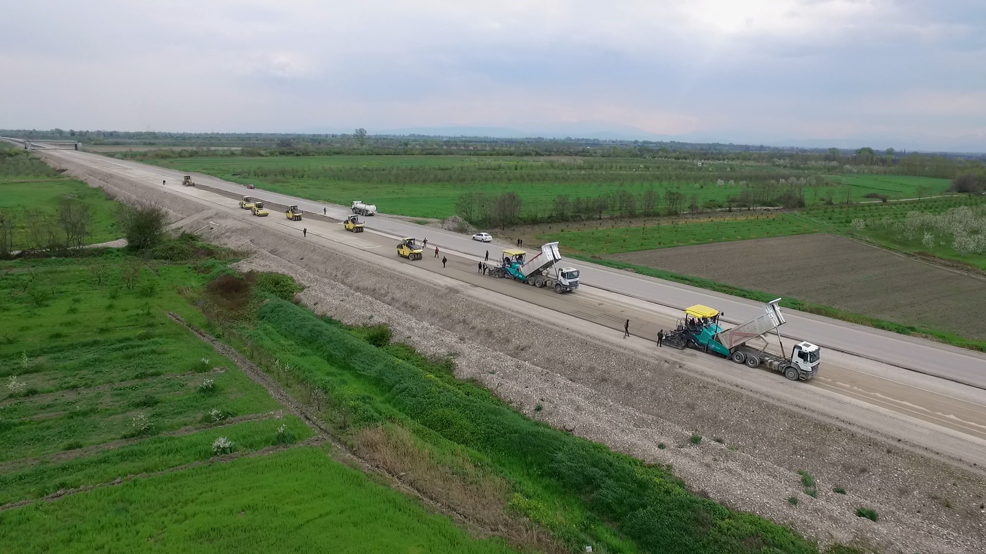 11 Rusiya sərhədi istiqamətində yeni yolun tikintisi sürətlə davam edir