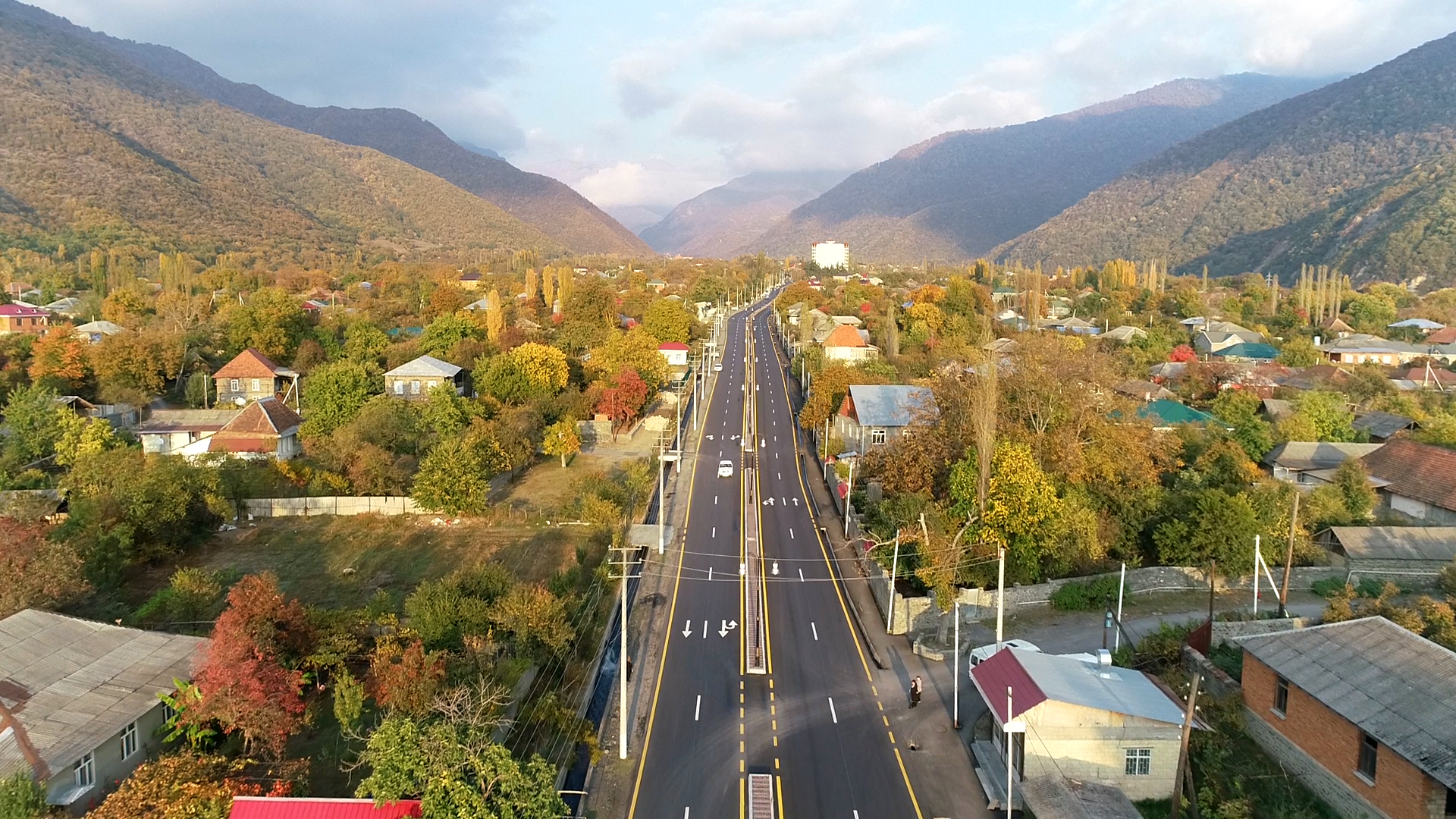 11 Qax-İlisu marşrutu üzrə 35.5 km uzunluğunda yol yenidən qurulub