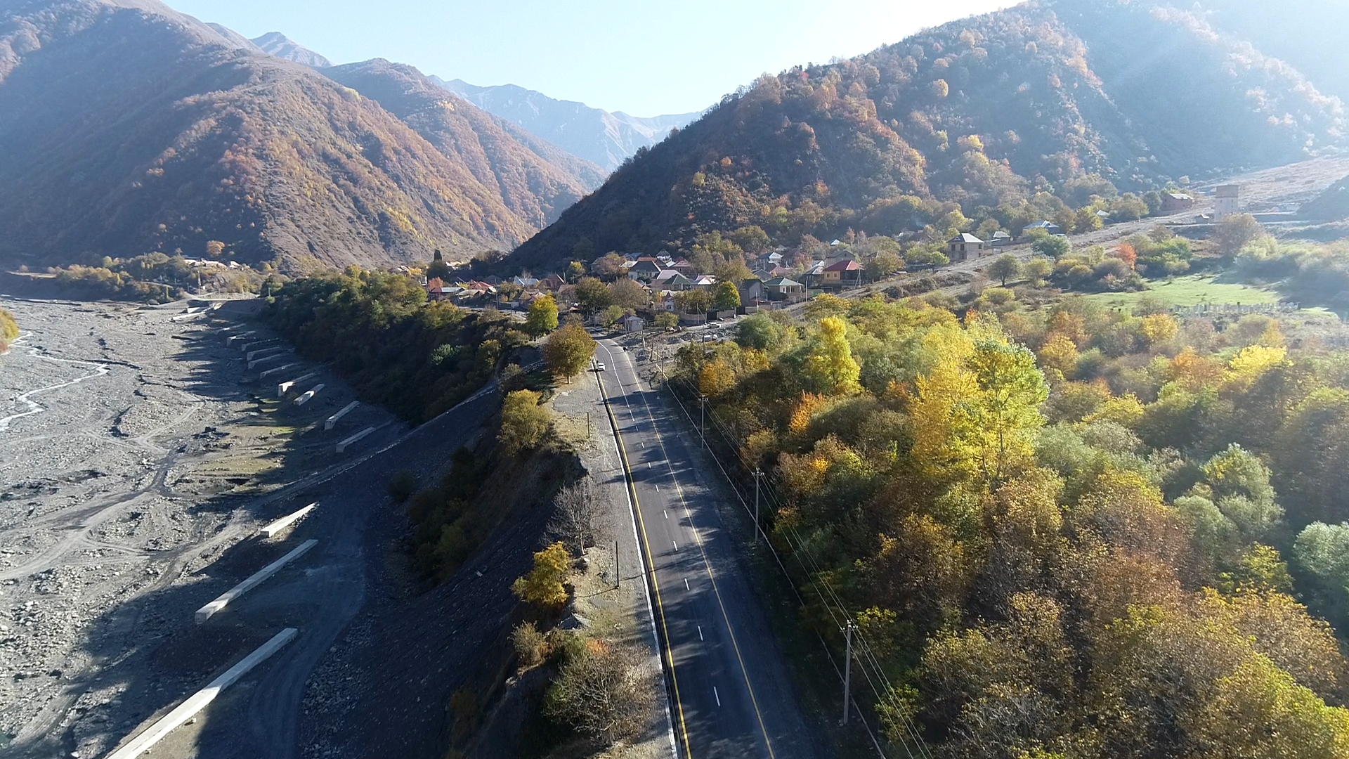 11 Qax-İlisu marşrutu üzrə 35.5 km uzunluğunda yol yenidən qurulub