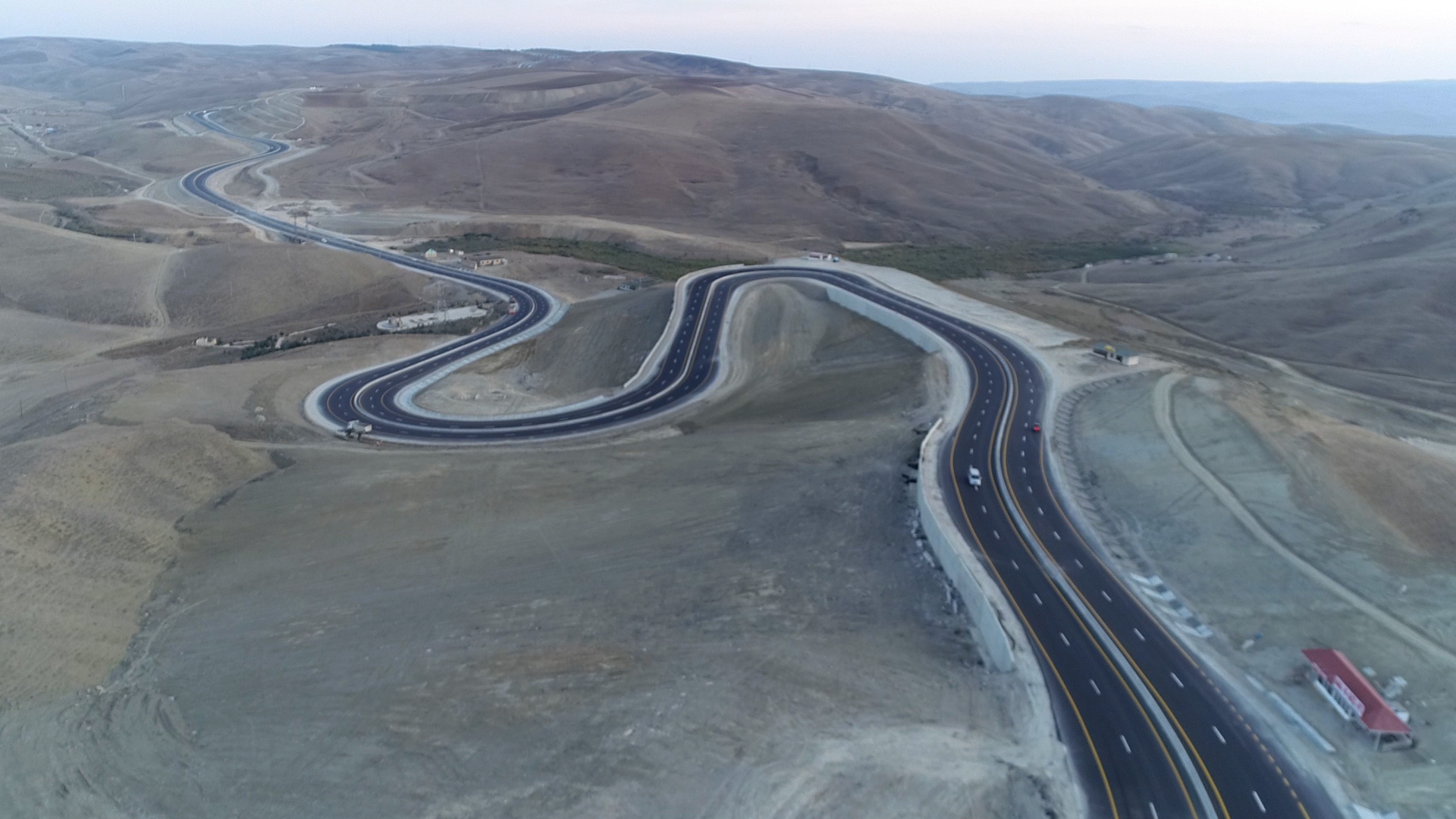 11 Bakı-Şamaxı magistralının 16 km-lik hissəsinin genişləndirilməsi yekunlaşır