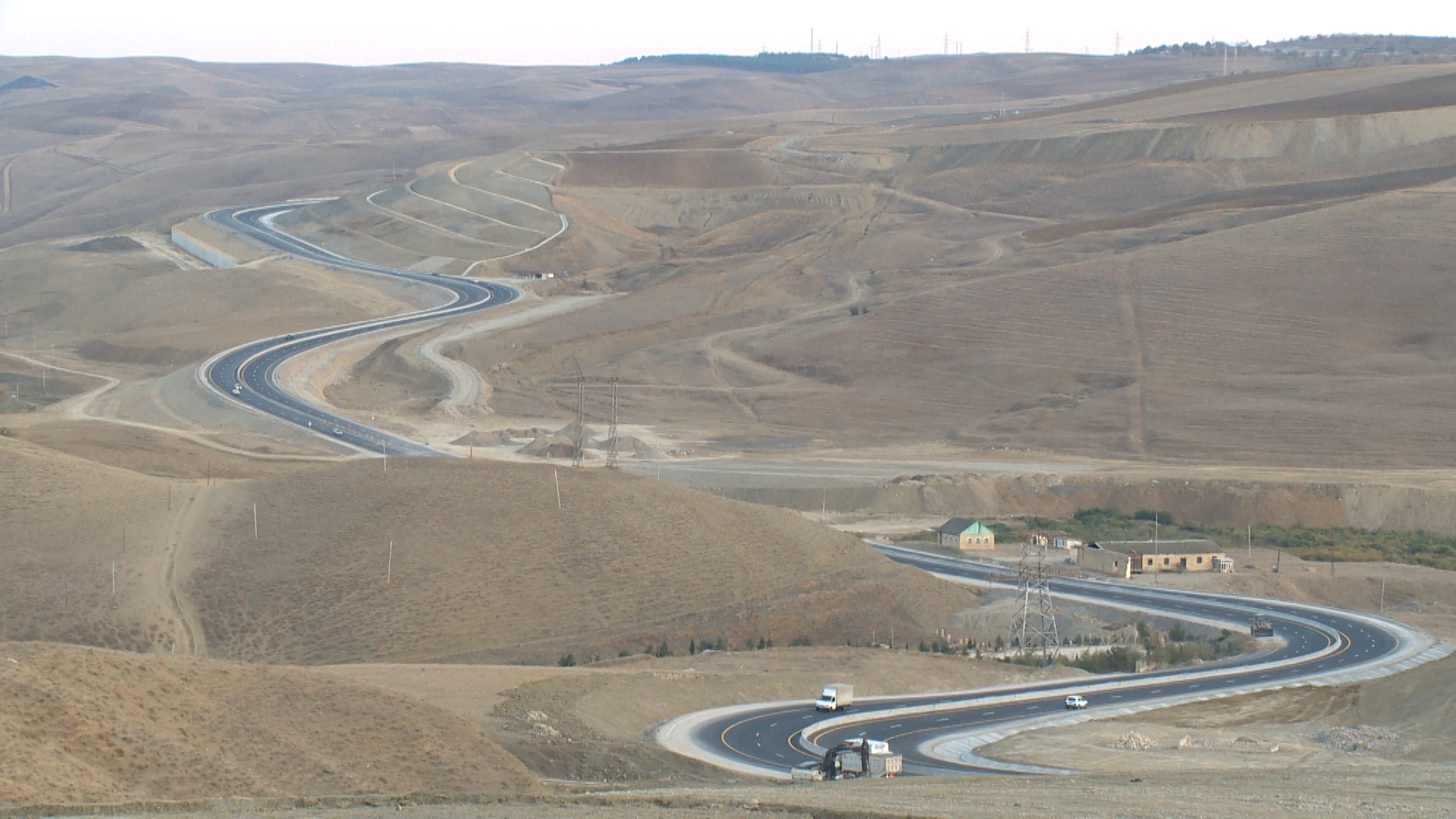 11 Bakı-Şamaxı magistralının 16 km-lik hissəsinin genişləndirilməsi yekunlaşır