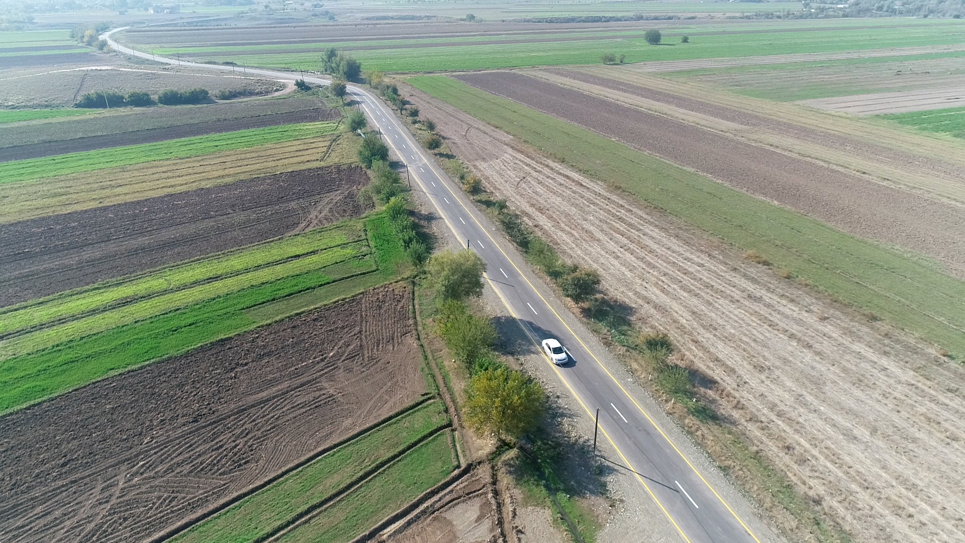 11 Ağcabədidə 18 km uzunluğunda yerli əhəmiyyətli yol yenidən qurulub